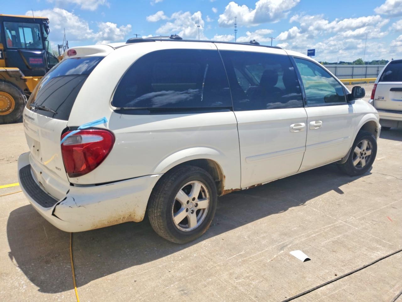 2005 Dodge Grand Caravan Sxt - Image 3