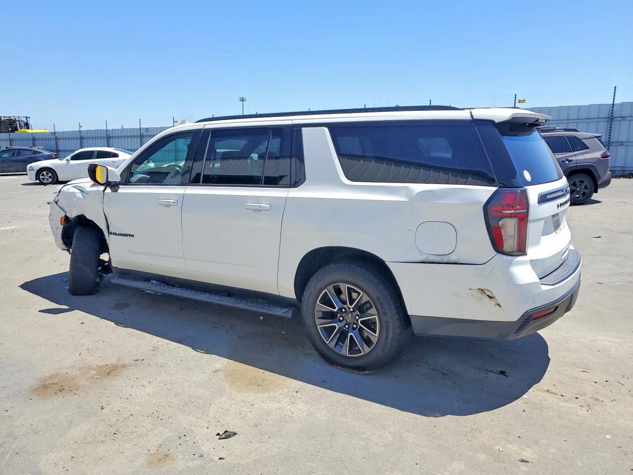 2021 Chevrolet Suburban K1500 Z71 - Фото 2