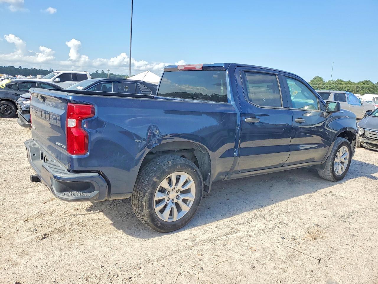2020 Chevrolet Silverado C1500 Custom - Фото 3