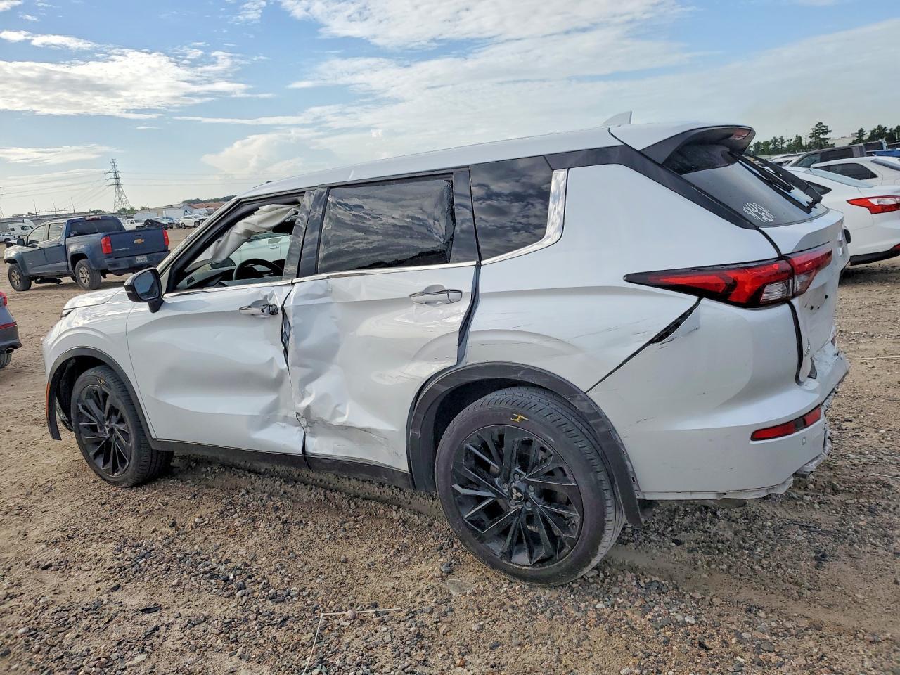 2022 Mitsubishi Outlander Se - Фото 2