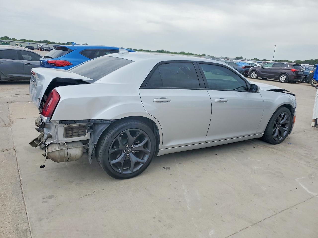 2023 Chrysler 300 S - Фото 3