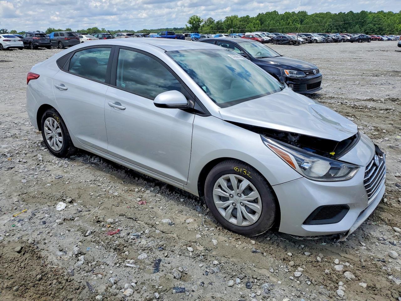 2021 Hyundai Accent Se - Фото 4