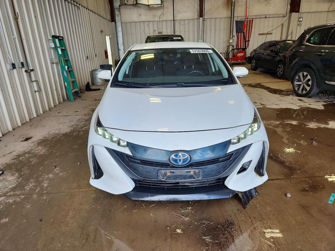 2022 Toyota Prius Prime Le - Image 5