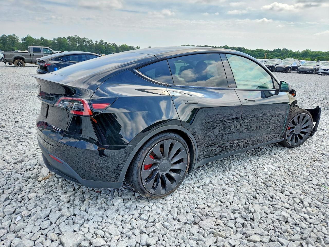 2023 Tesla Model Y - Фото 3