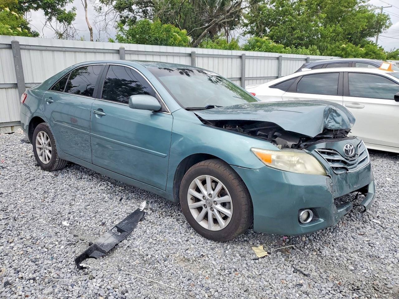2010 Toyota Camry Xle V6 - Фото 4