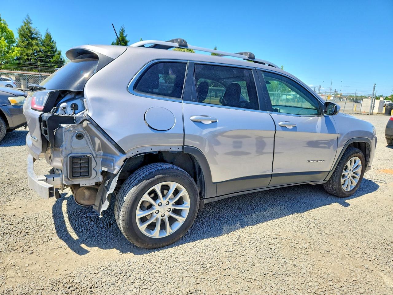 2019 Jeep Cherokee Latitude - Image 3