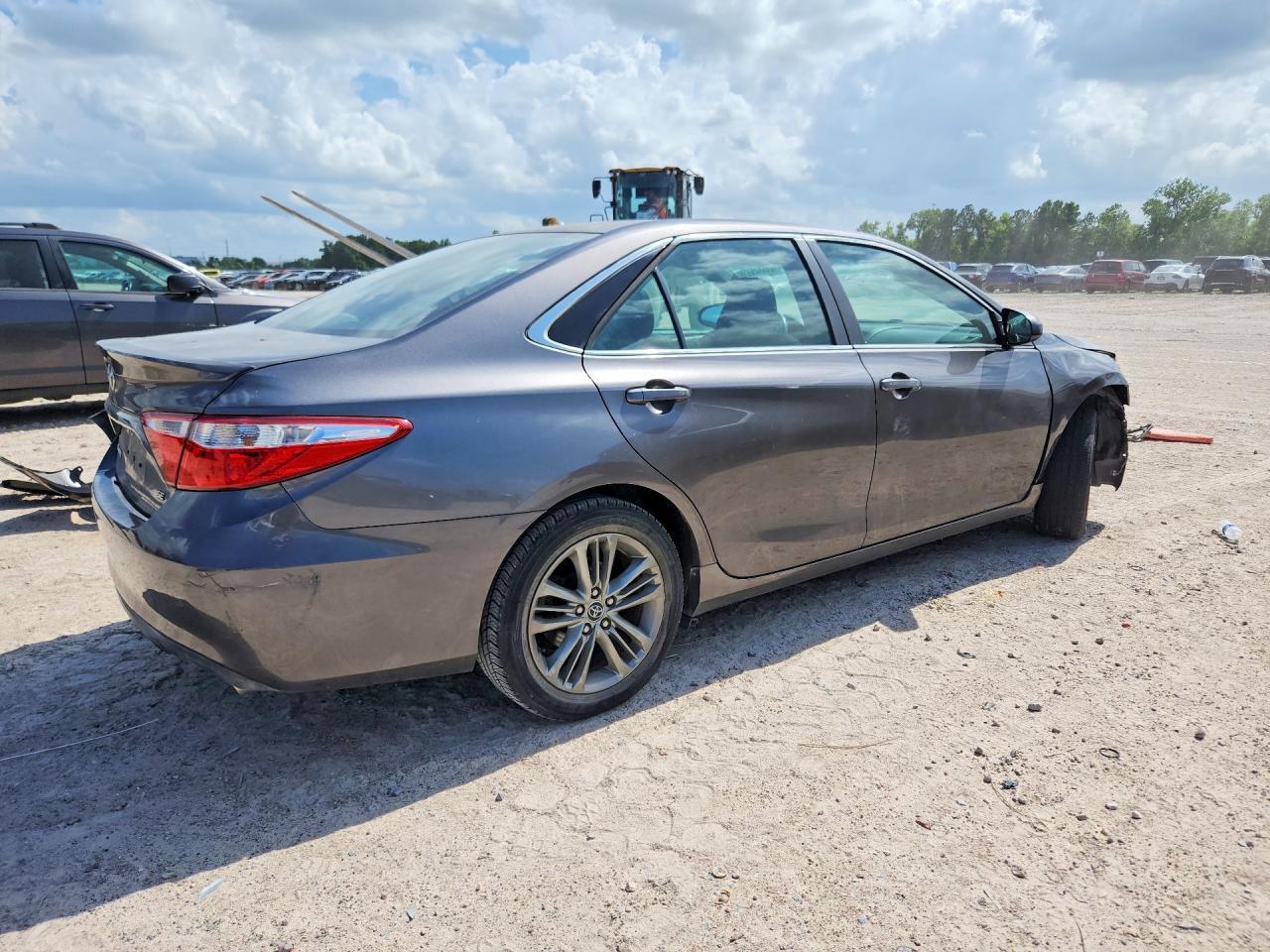 2016 Toyota Camry Se - Image 3