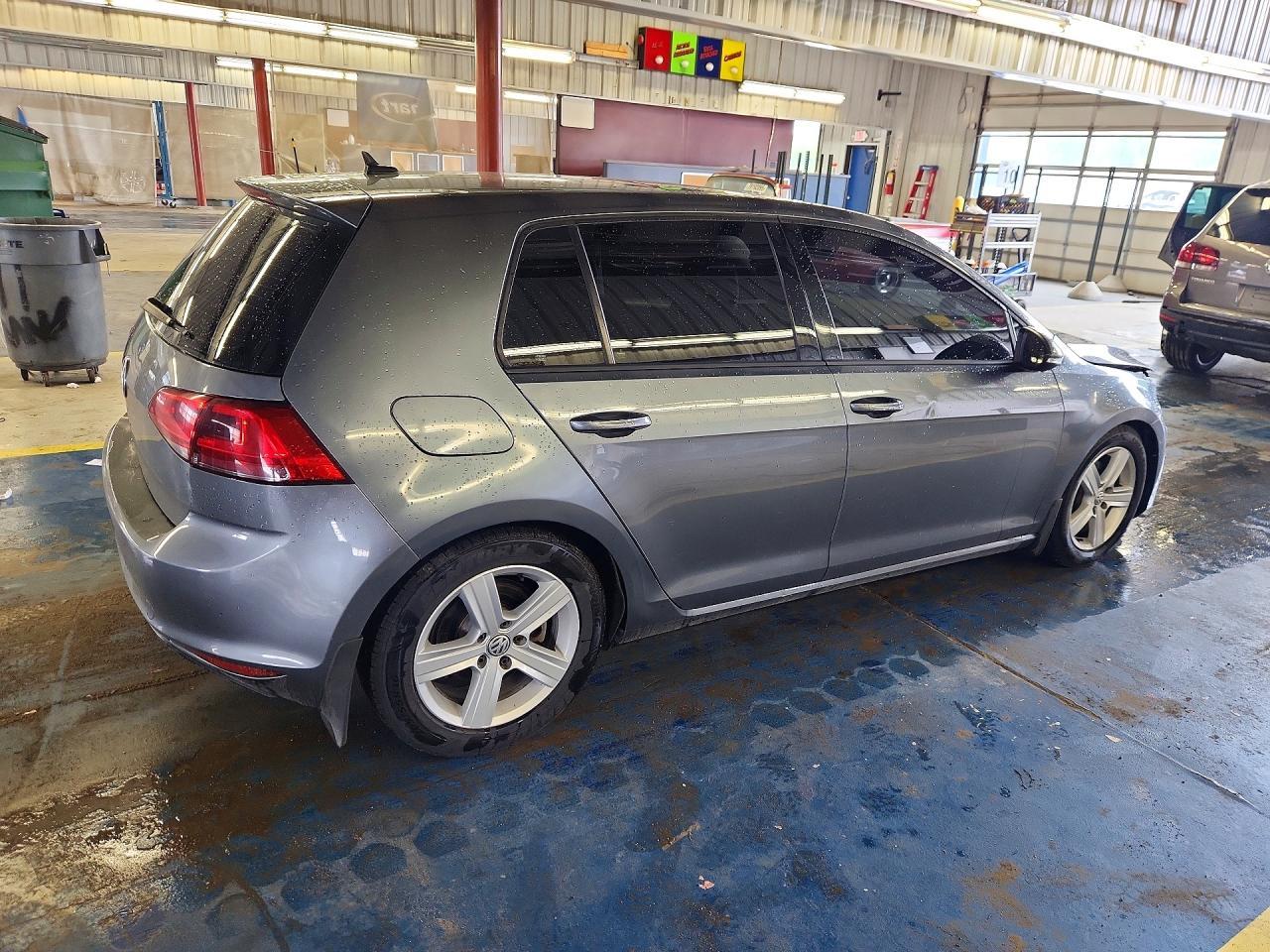 2017 Volkswagen Golf S - Фото 3