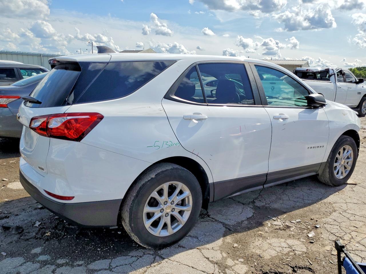 2021 Chevrolet Equinox Ls - Image 3