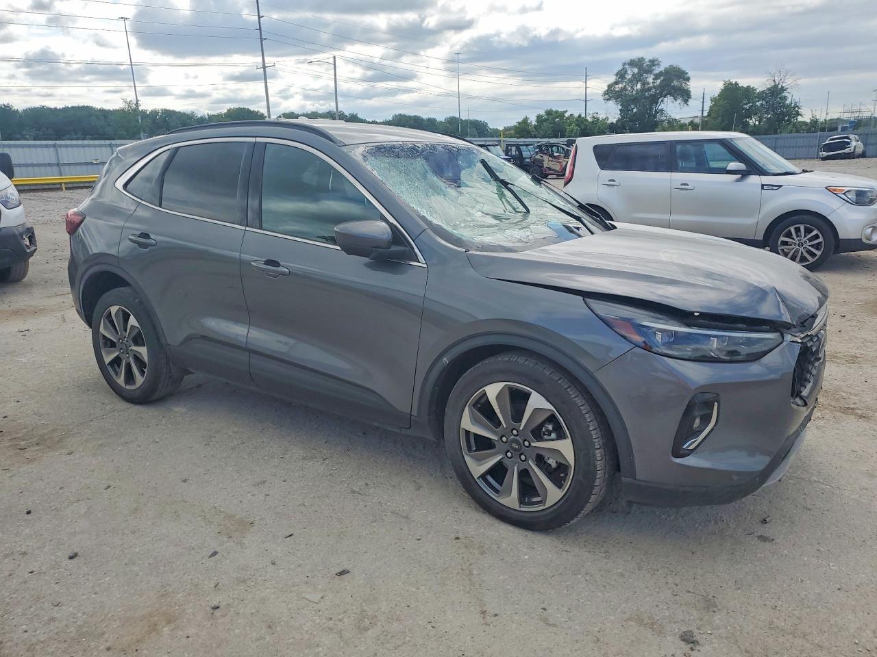 2023 Ford Escape Platinum - Image 4