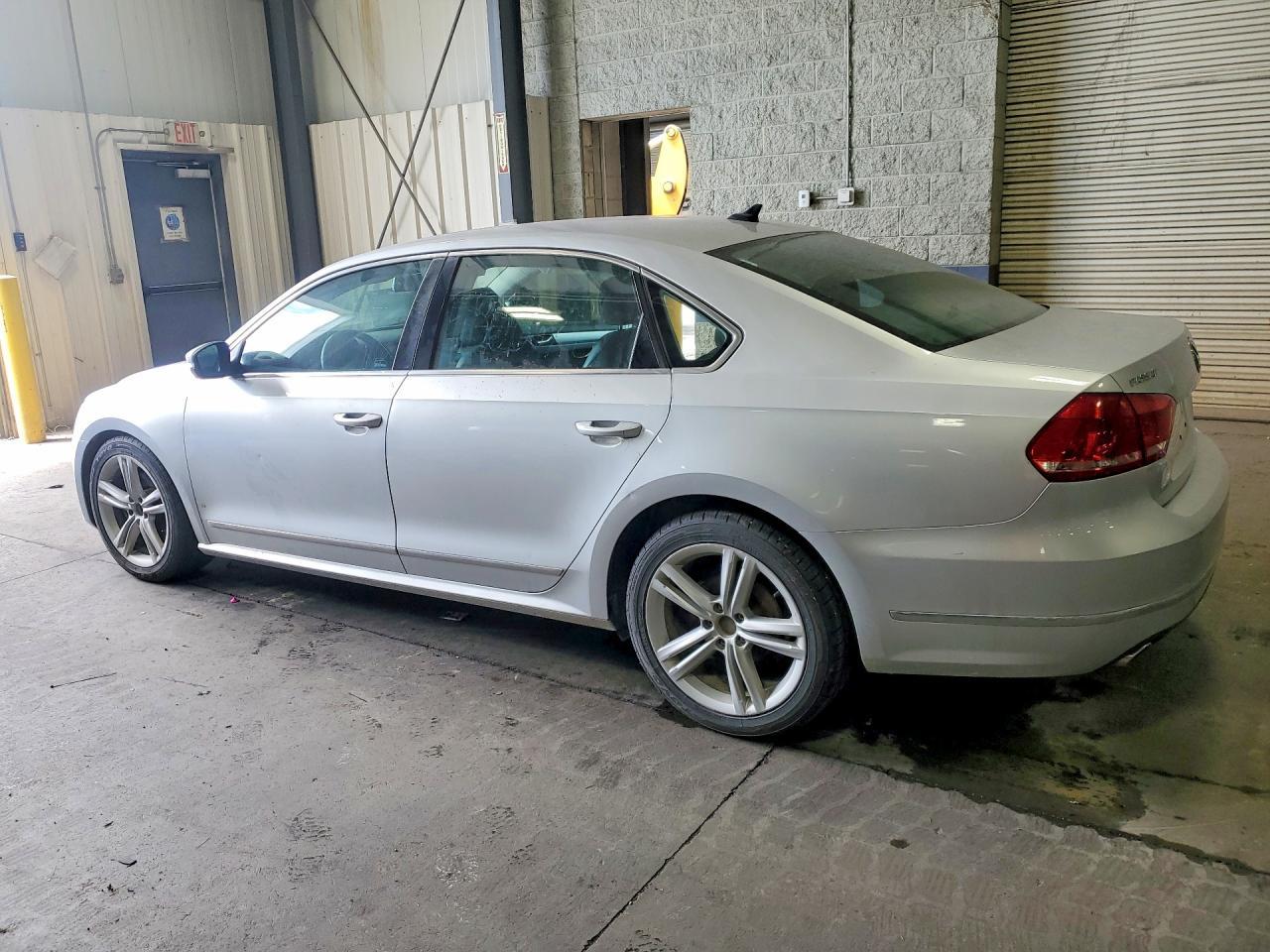 2013 Volkswagen Passat Se - Фото 2