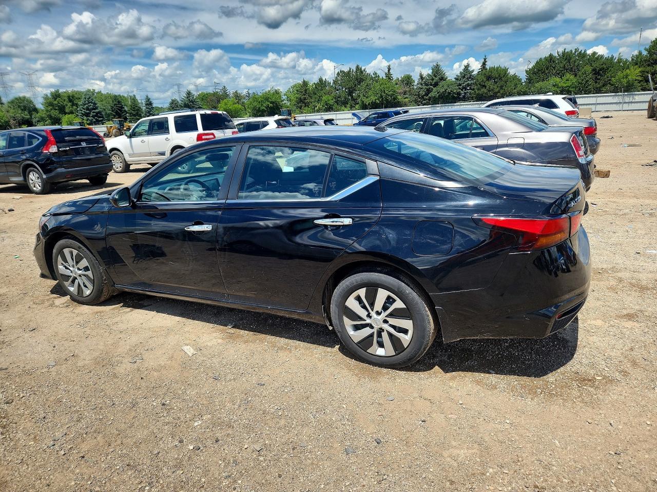 2020 Nissan Altima S - Фото 2