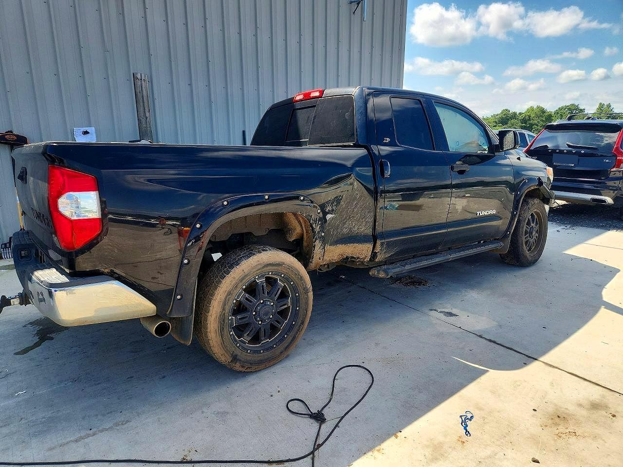 2017 Toyota Tundra Sr5 - Image 3