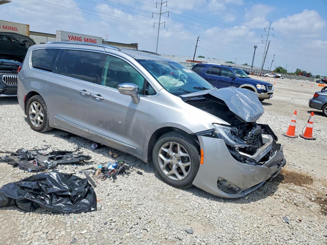 2018 Chrysler Pacifica Limited - Image 4