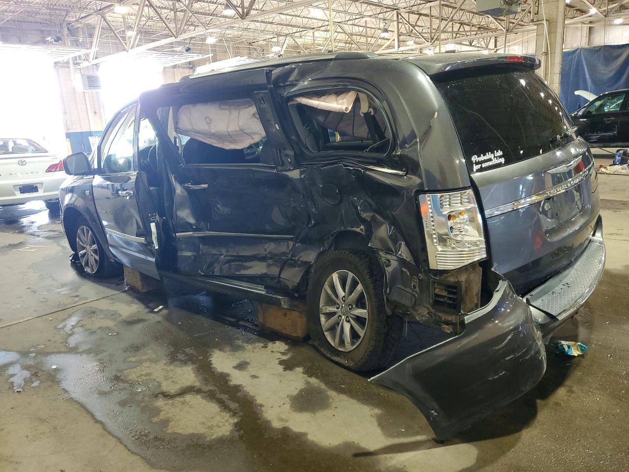 2014 Chrysler Town & Country Touring L - Фото 2