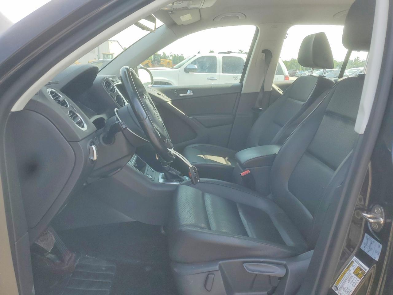 2017 Volkswagen Tiguan S - Фото 7