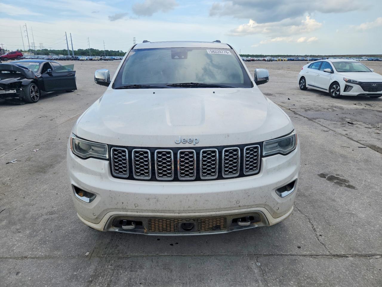 2017 Jeep Grand Cherokee Overland - Image 5