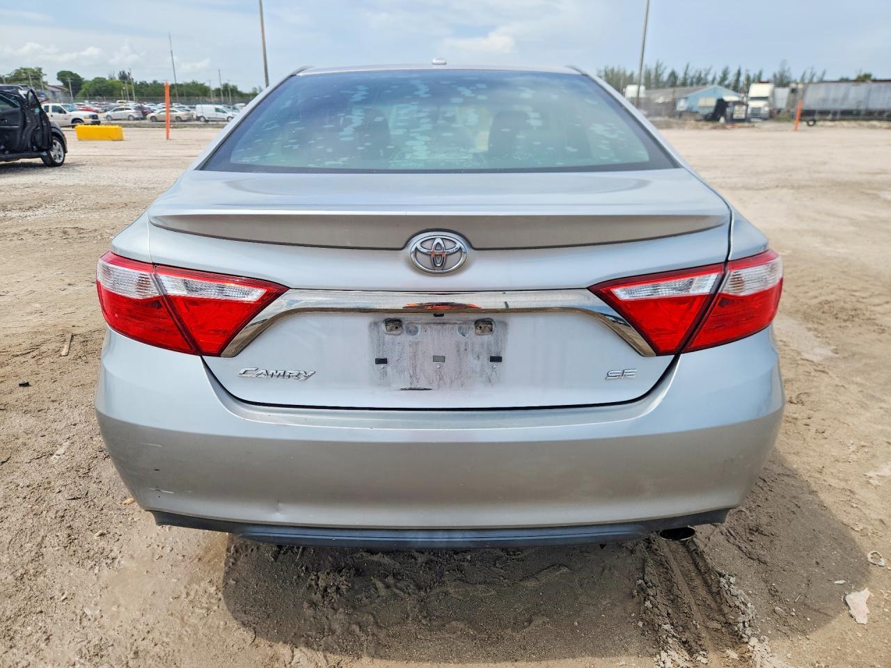 2016 Toyota Camry Se - Image 6