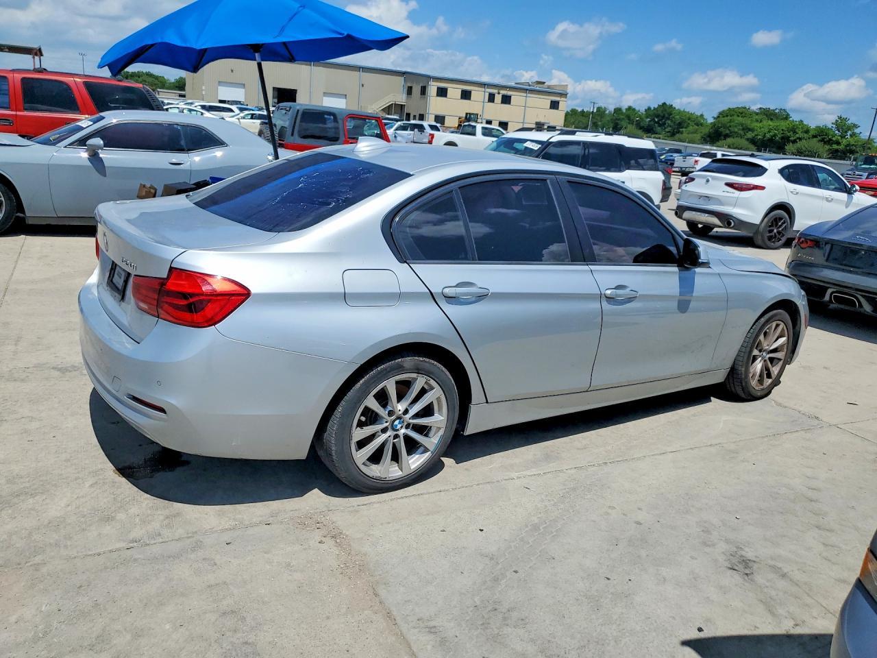 2017 BMW 320 I - Image 3