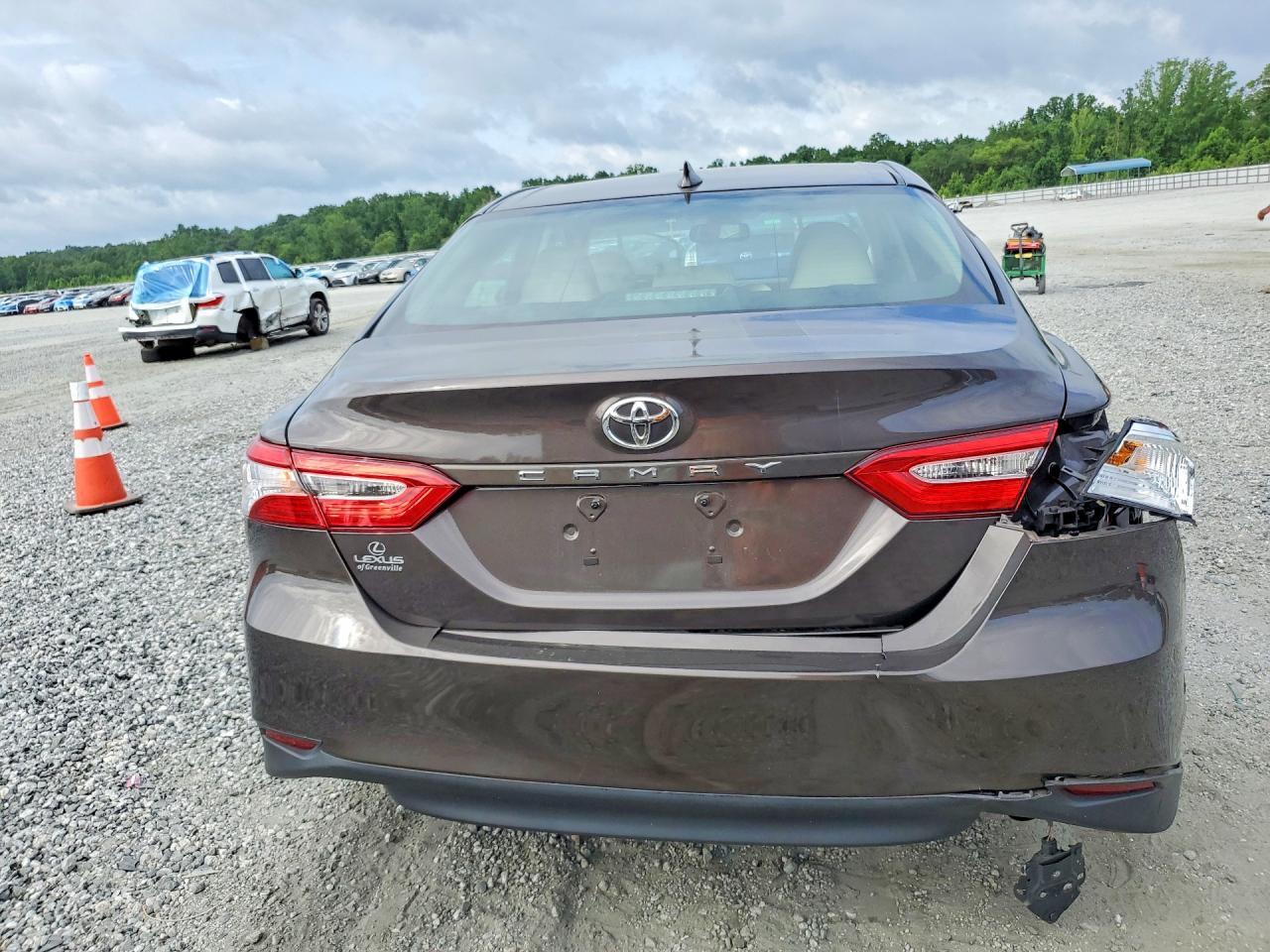 2019 Toyota Camry Le - Image 6