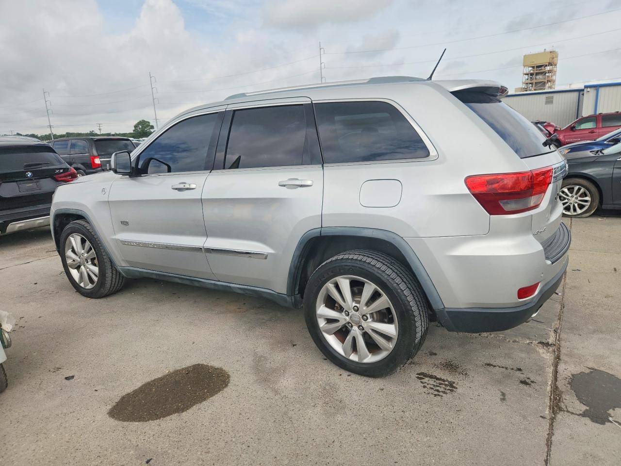 2011 Jeep Grand Cherokee Laredo - Image 2