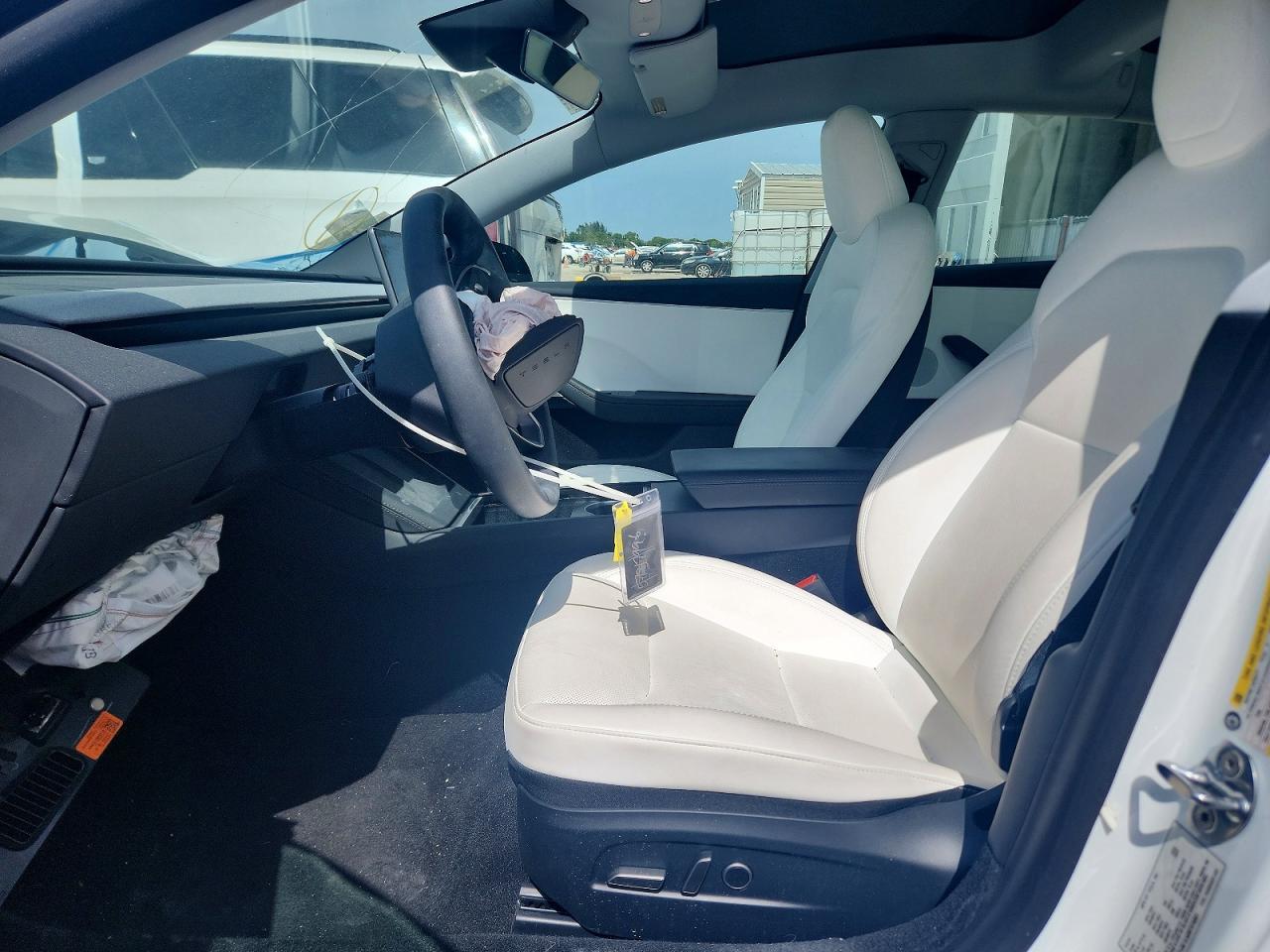 2025 Tesla Model 3 - Image 7