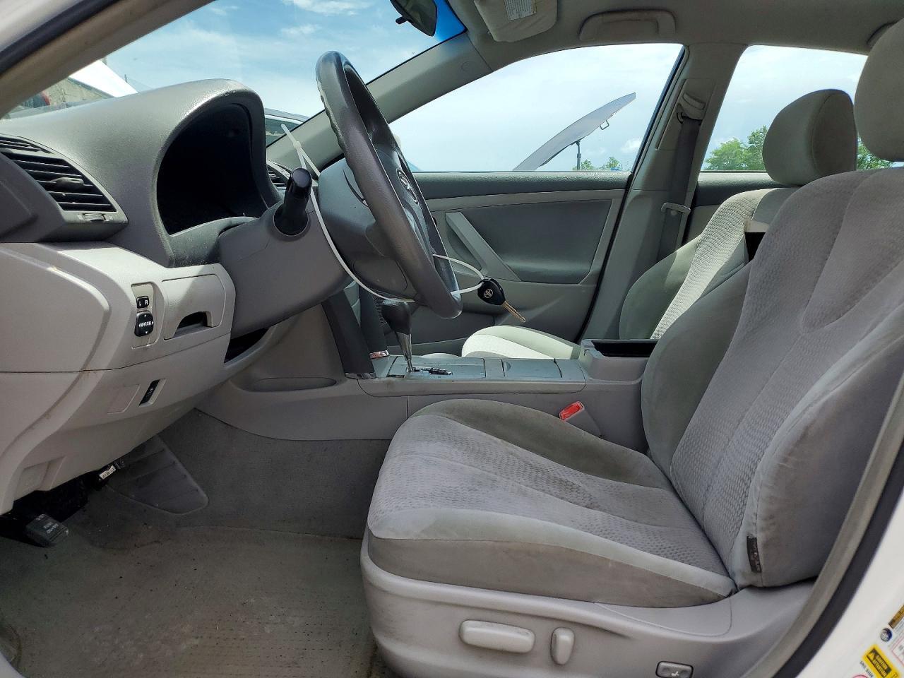 2010 Toyota Camry Le - Фото 7