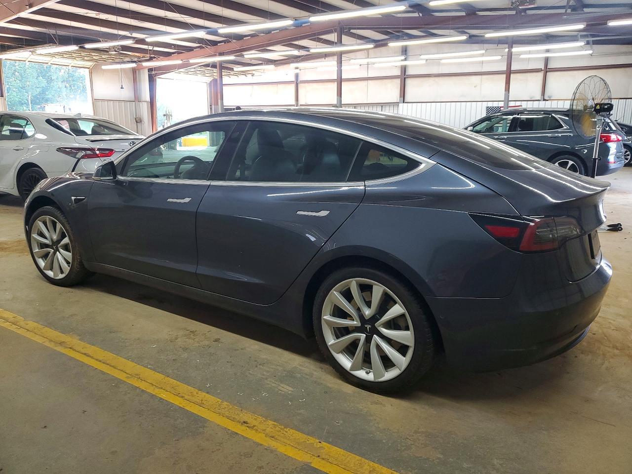2020 Tesla Model 3 - Фото 2