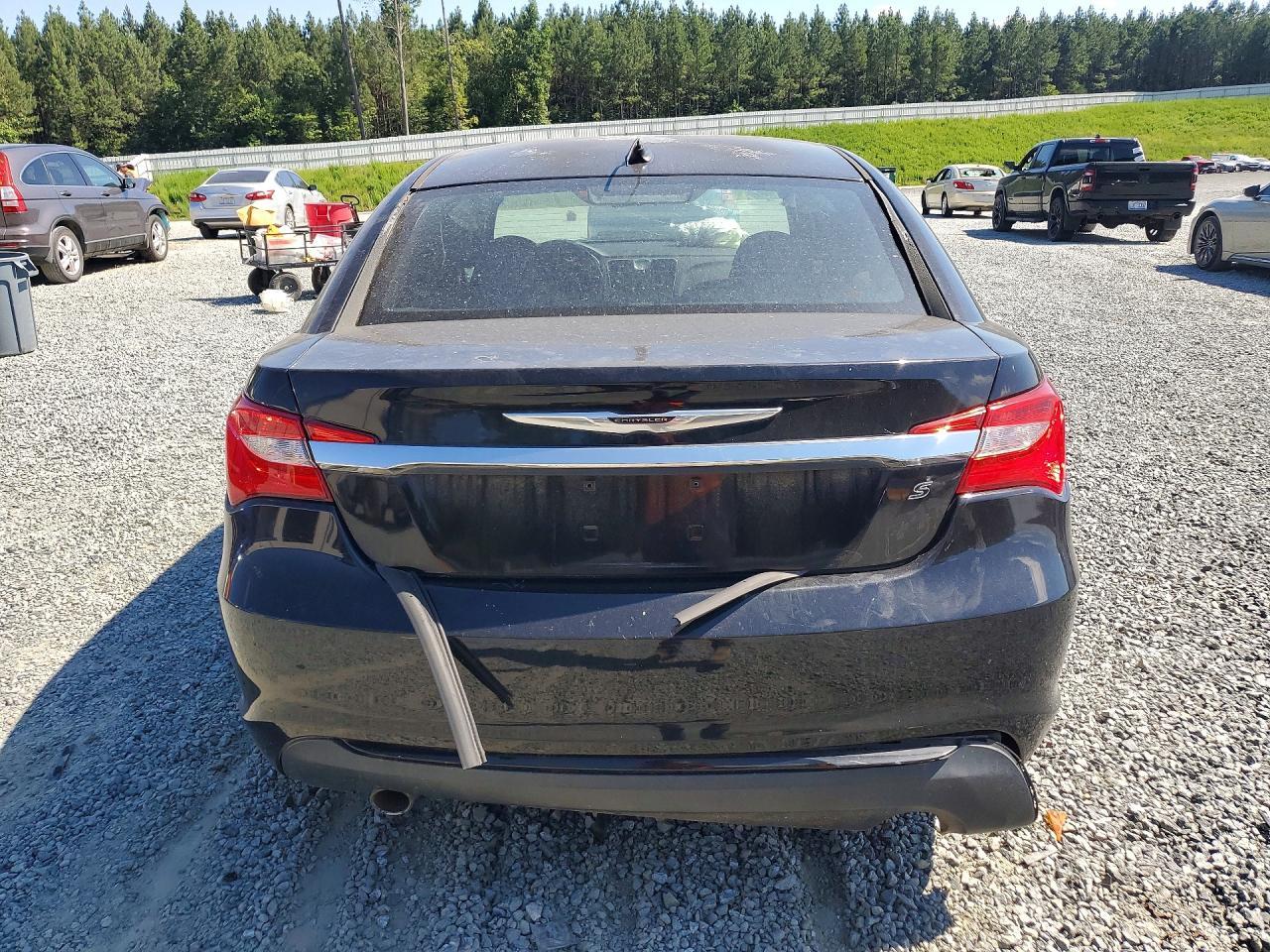 2014 Chrysler 200 - Image 6