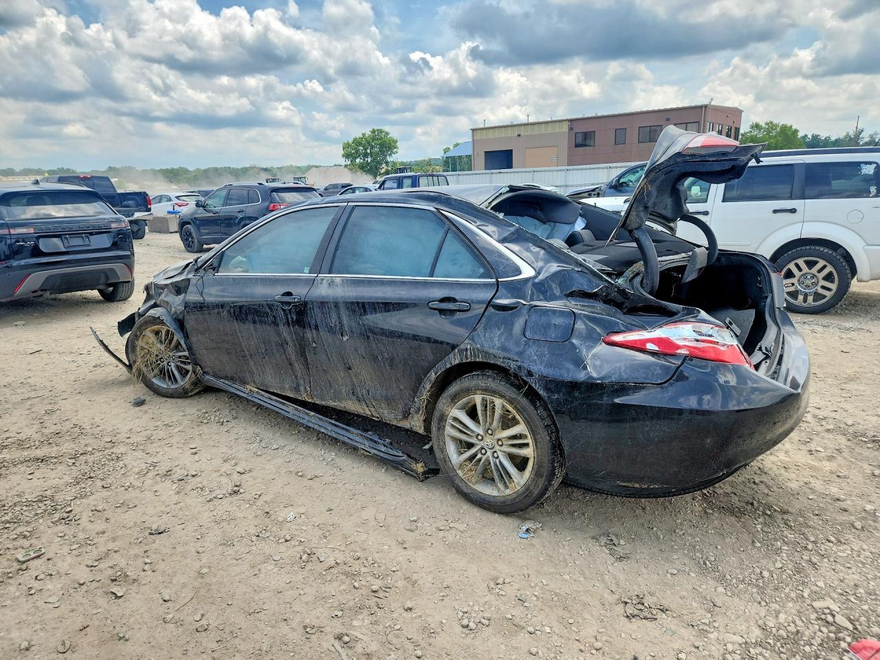 2016 Toyota Camry Se - Фото 2