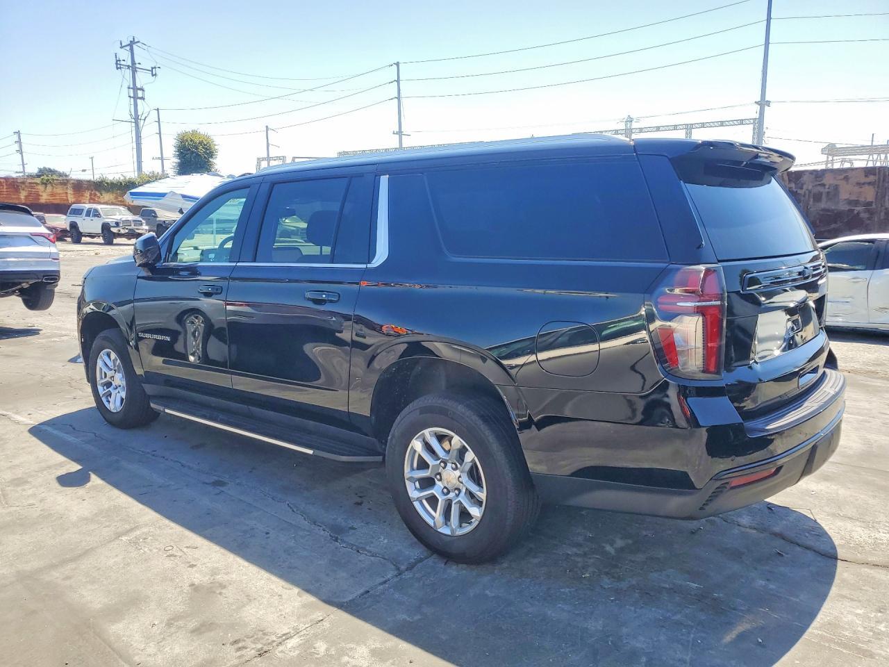 2025 Chevrolet Suburban C1500 Ls - Фото 2