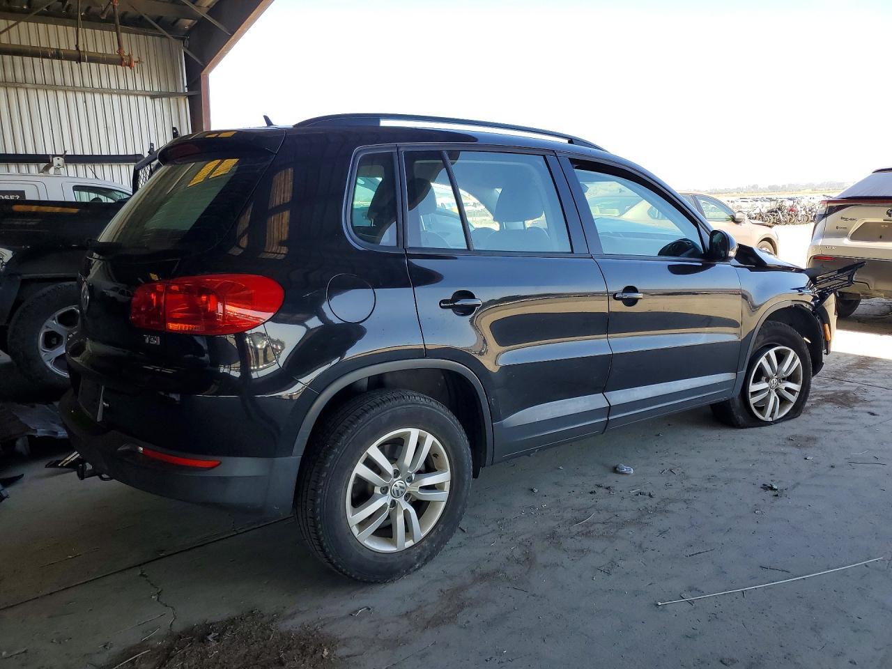 2016 Volkswagen Tiguan S - Фото 3