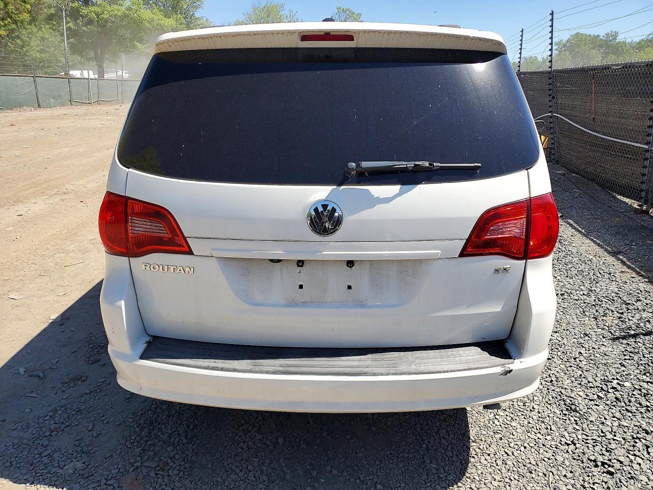 2011 Volkswagen Routan Se - Фото 6
