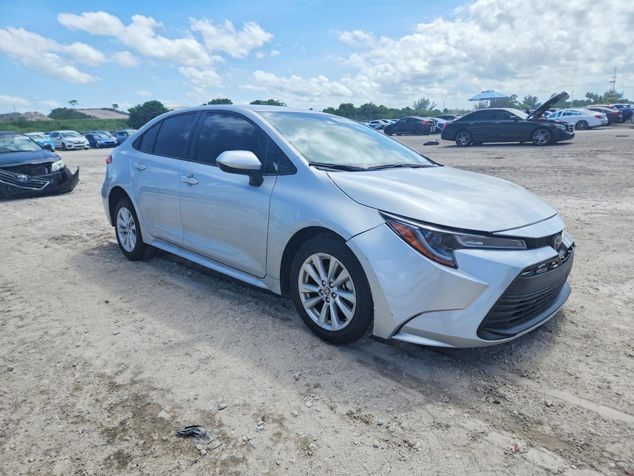 2026 Toyota Corolla Hybrid Le - Image 4