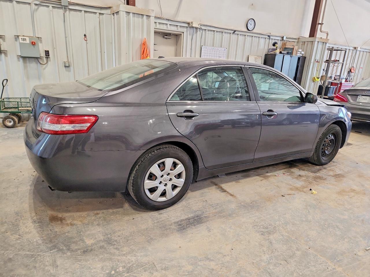 2011 Toyota Camry Le - Image 3