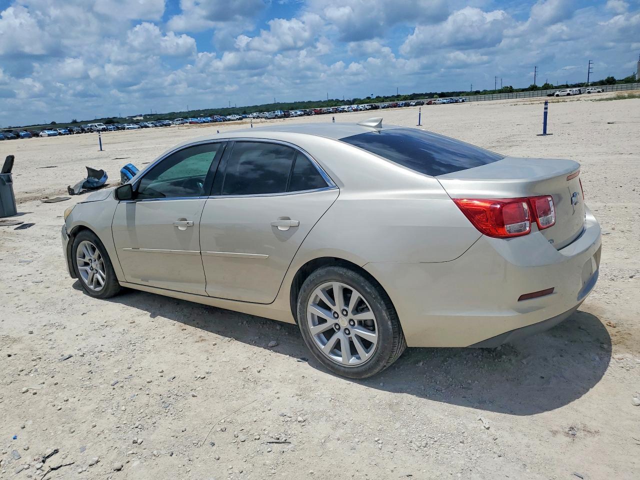 2015 Chevrolet Malibu 2Lt - Image 2