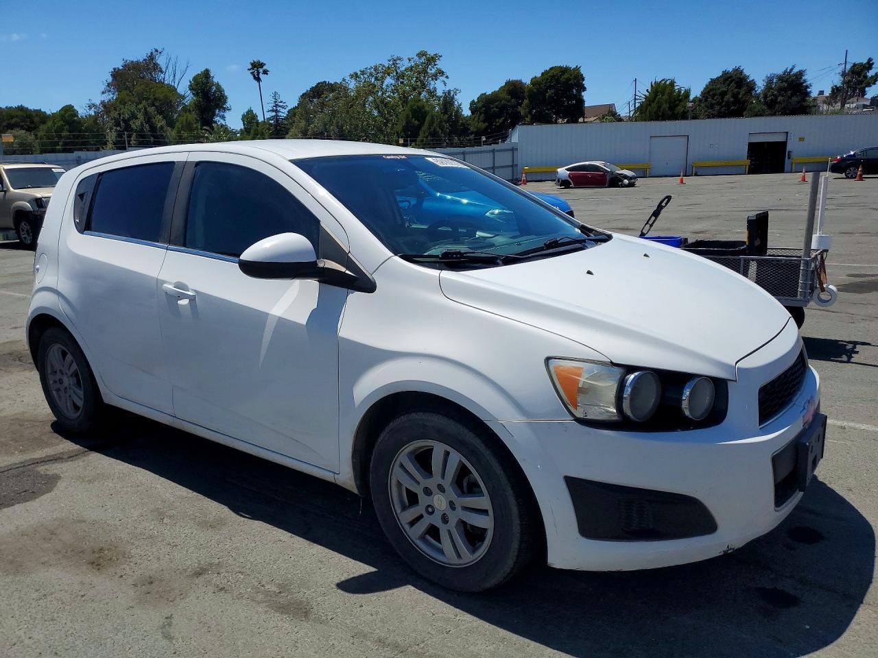 2016 Chevrolet Sonic Lt - Image 4