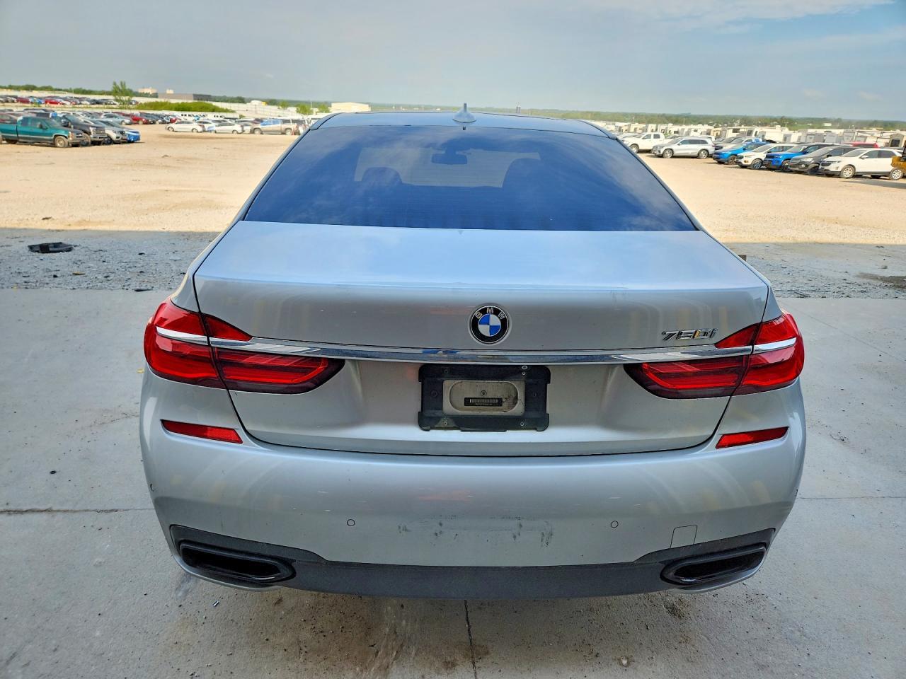 2017 BMW 750 I - Фото 6