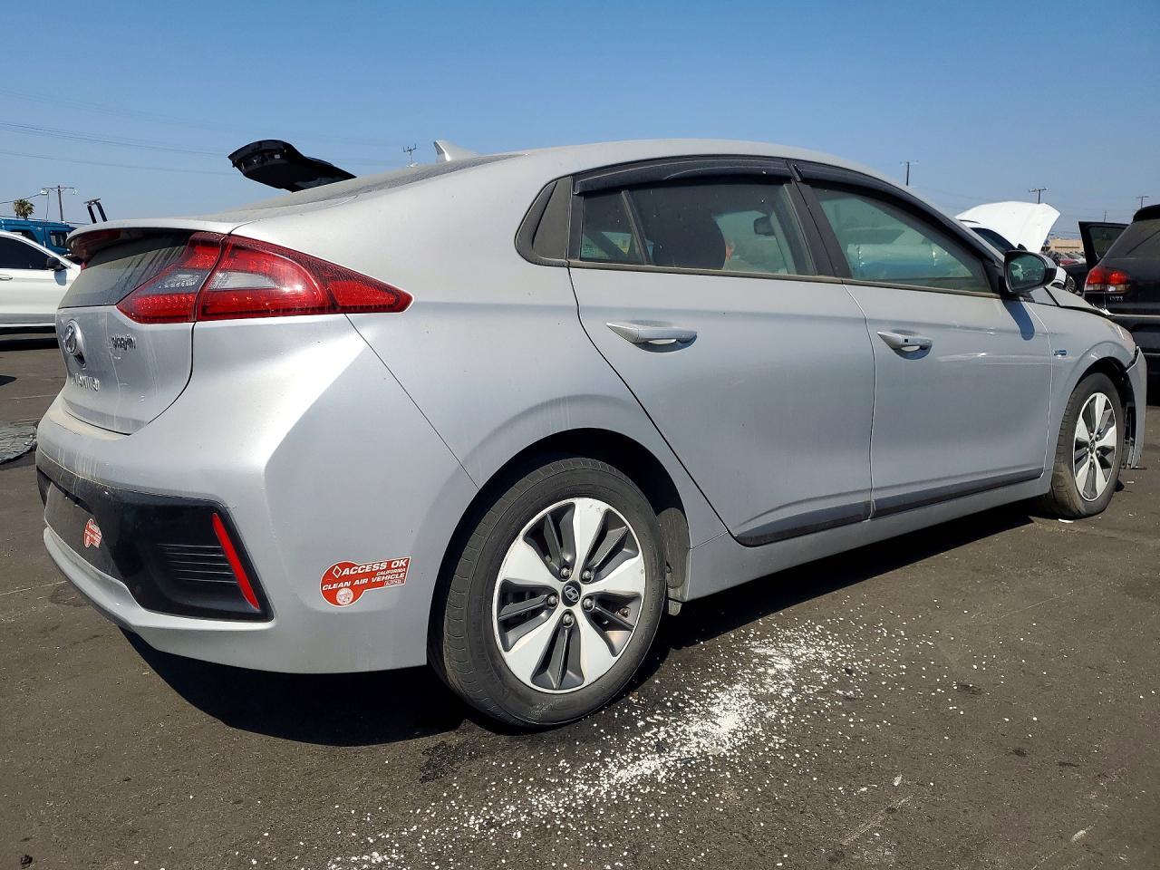 2019 Hyundai Ioniq Plug-In Hybrid Base - Image 3