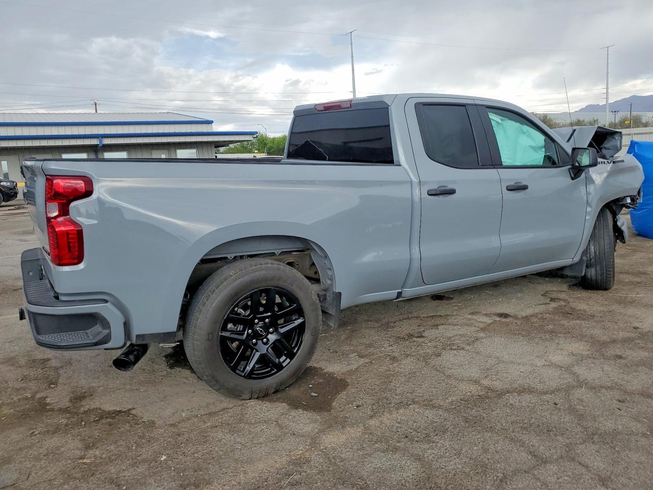 2025 Chevrolet Silverado C1500 Custom - Фото 3