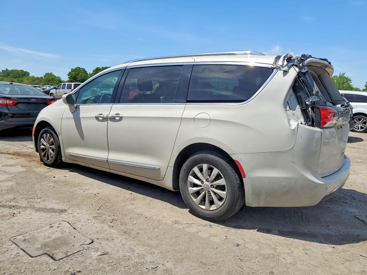 2019 Chrysler Pacifica Touring L - Фото 2