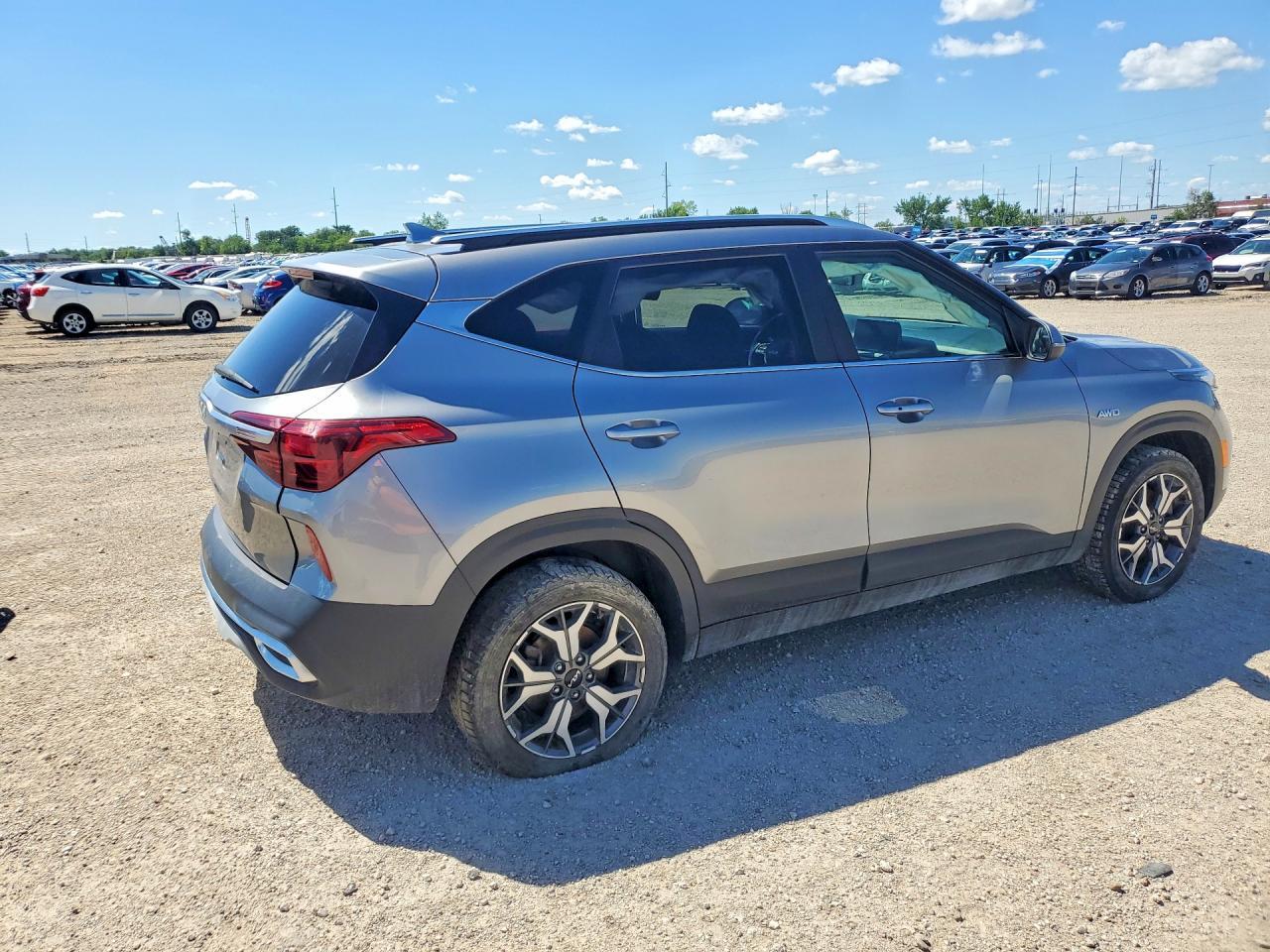 2023 Kia Seltos Ex - Image 3