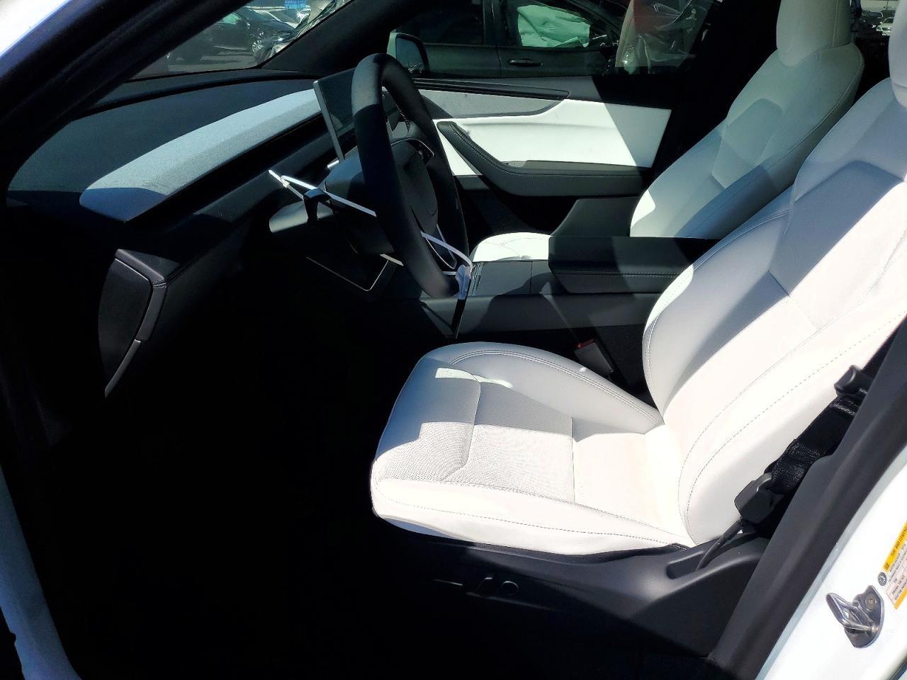 2026 Tesla Model Y - Фото 7