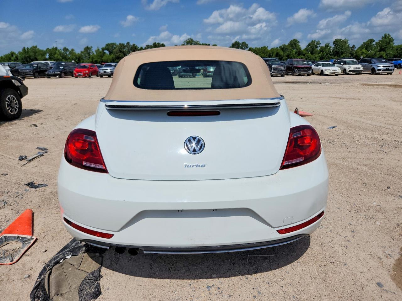 2018 Volkswagen Beetle S - Фото 6