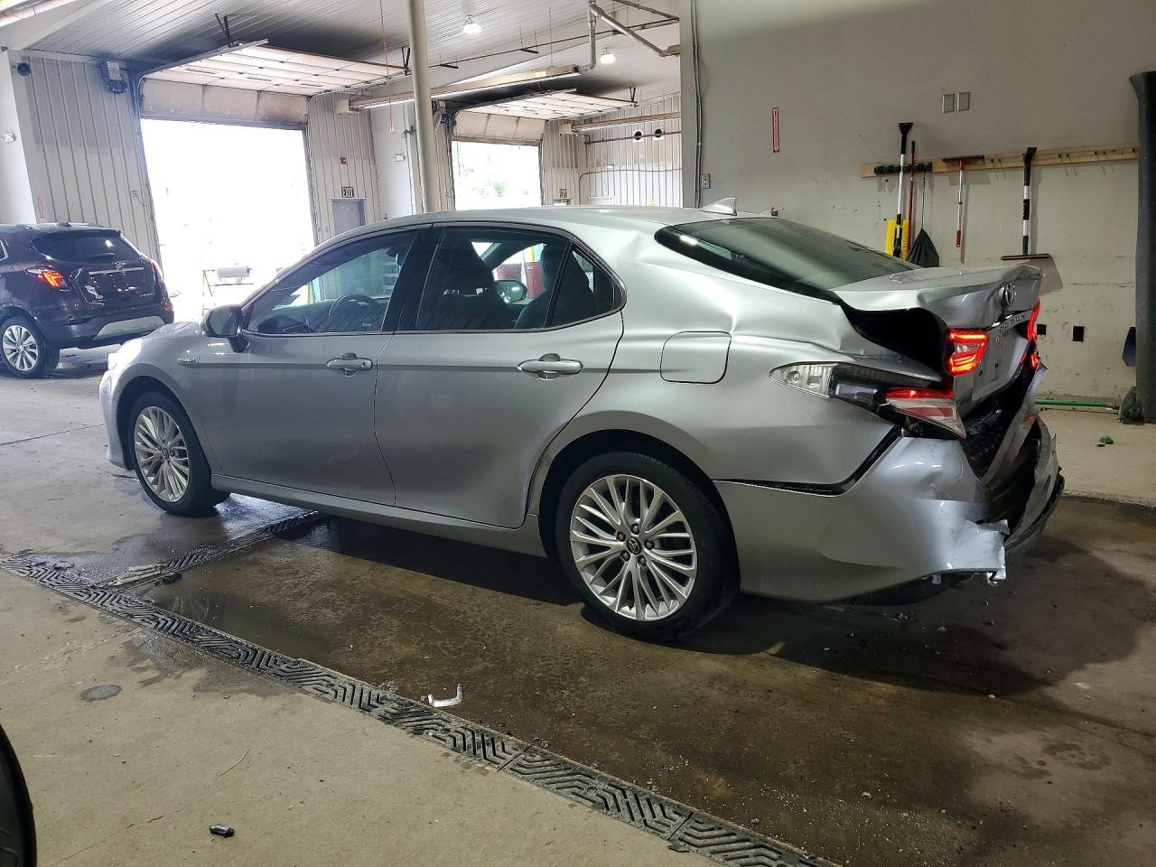2020 Toyota Camry Xle - Фото 2