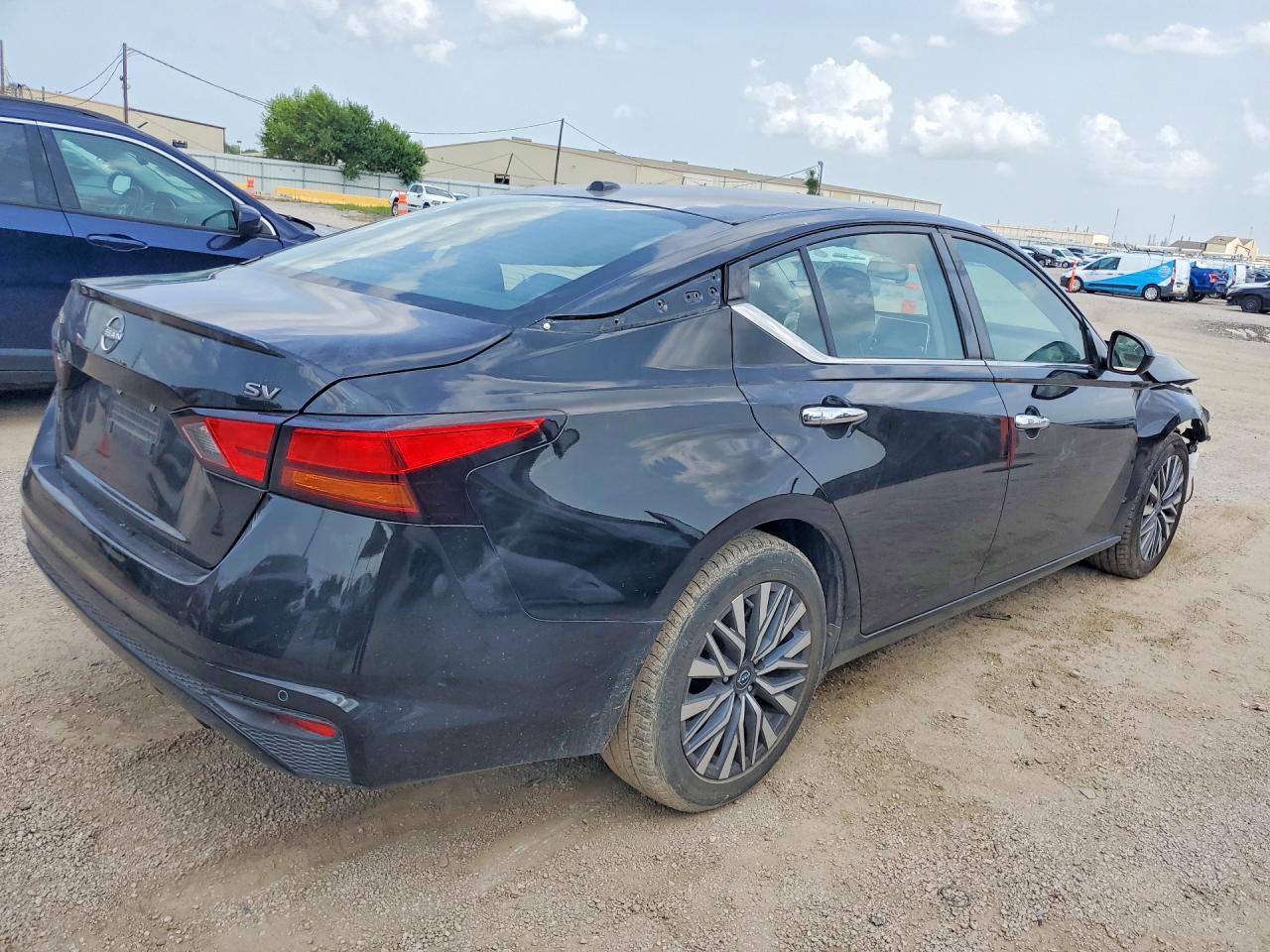 2023 Nissan Altima Sv - Фото 3