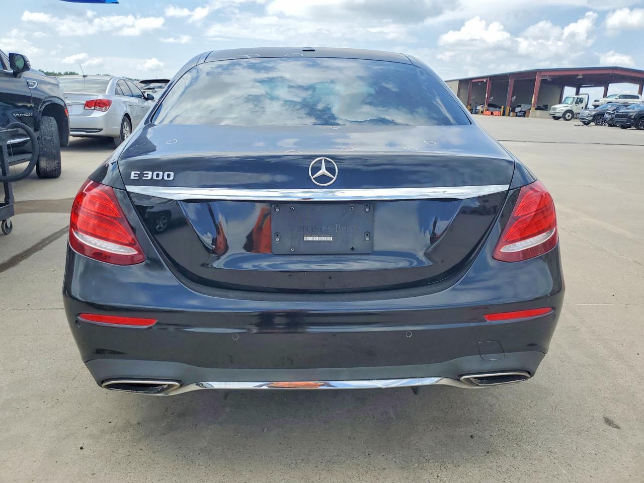 2017 Mercedes-Benz E 300 - Фото 6