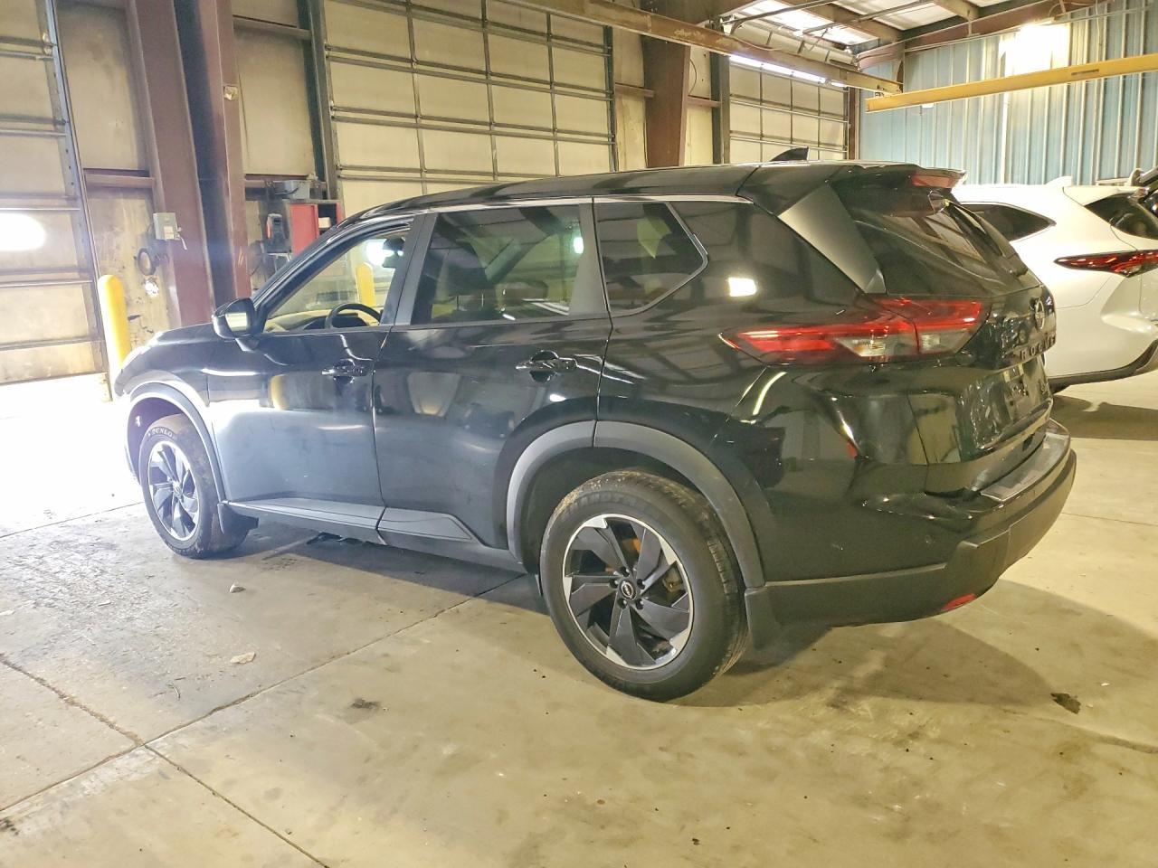 2024 Nissan Rogue Sv - Image 2