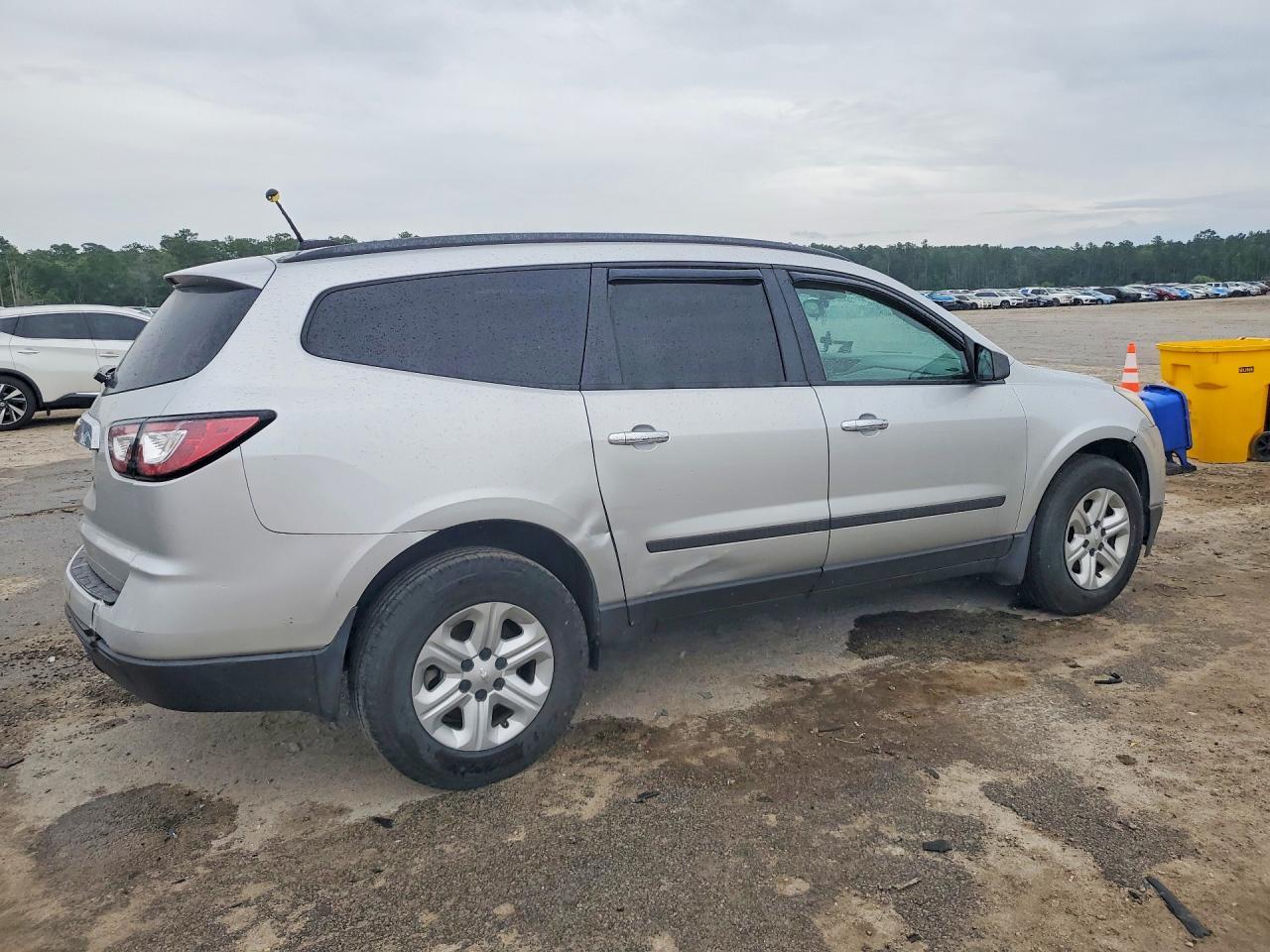 2016 Chevrolet Traverse Ls - Фото 5