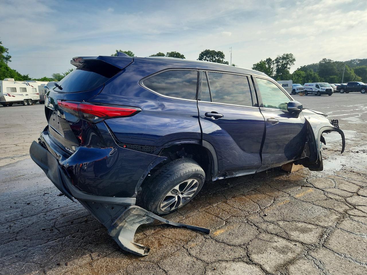 2022 Toyota Highlander Xle - Фото 3
